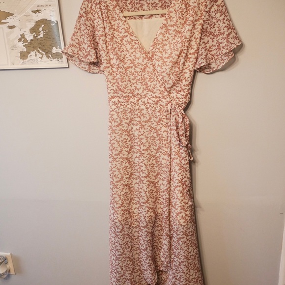 Clad and cloth Dresses & Skirts - Floral dress